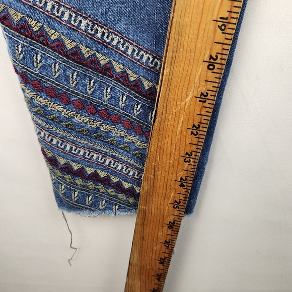 Style & Co. Women's Size 10 Curvy Fit Ankle Embroidered Retro Raw Hem Jeans - Picture 7 of 11